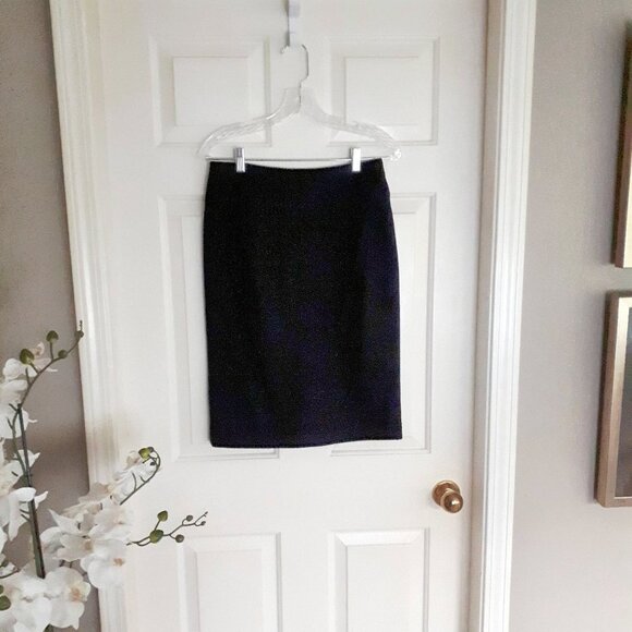 EUC Banana Republic black wool blend pencil skirt, 4 - Picture 3 of 3